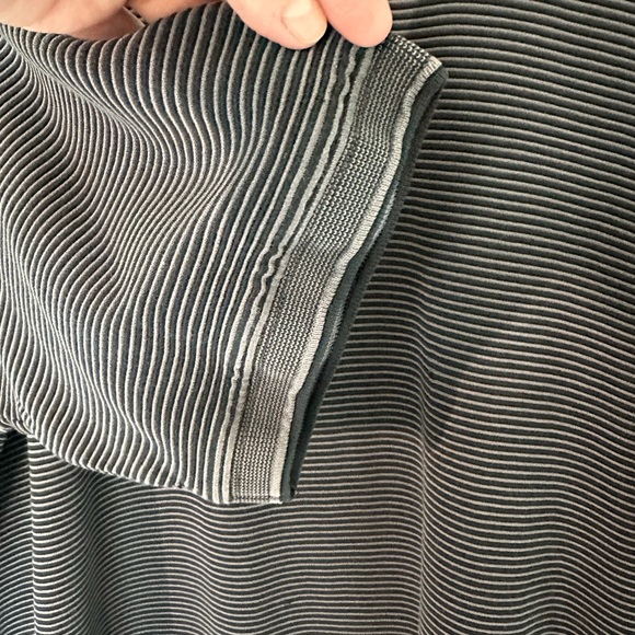 EUC TOMMY BAHAMA 3 BUTTON FRONT CLOSURE. SIZE XL - Picture 6 of 6